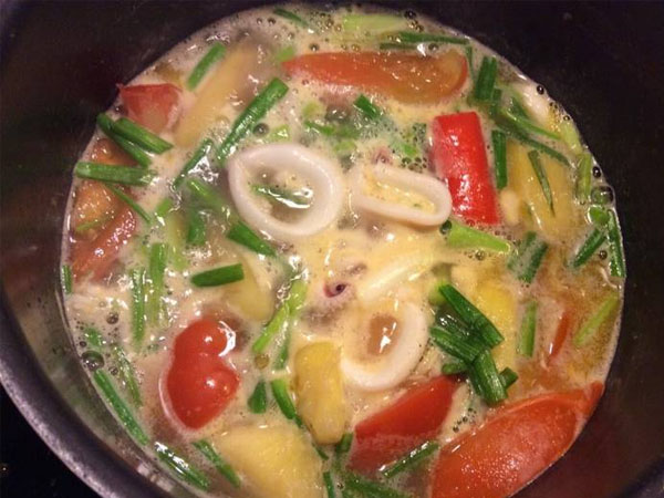 canh chua mực
