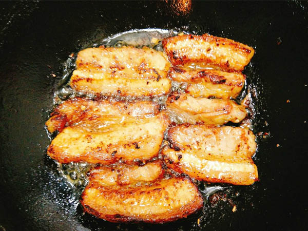 thịt ba chỉ chiên sả