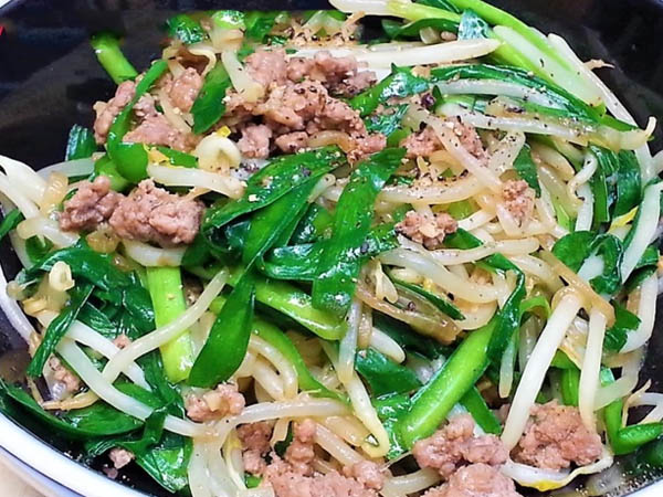 thịt bò xào giá hẹ