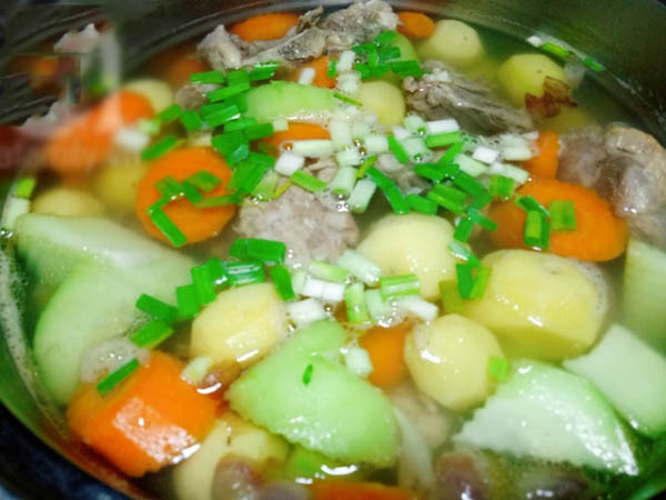 canh củ nấu xương heo