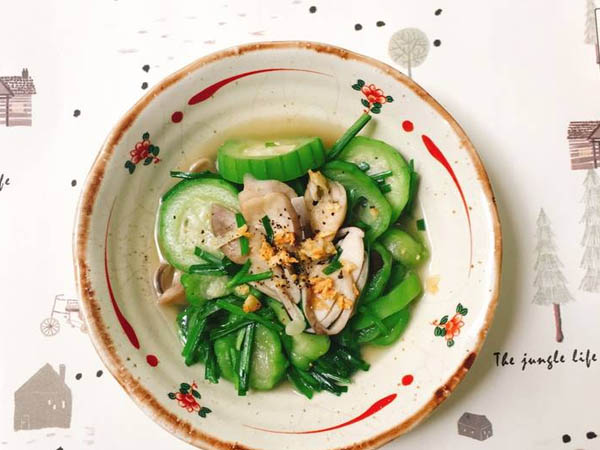 mướp xào nấm rơm