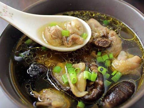 canh gà với nấm