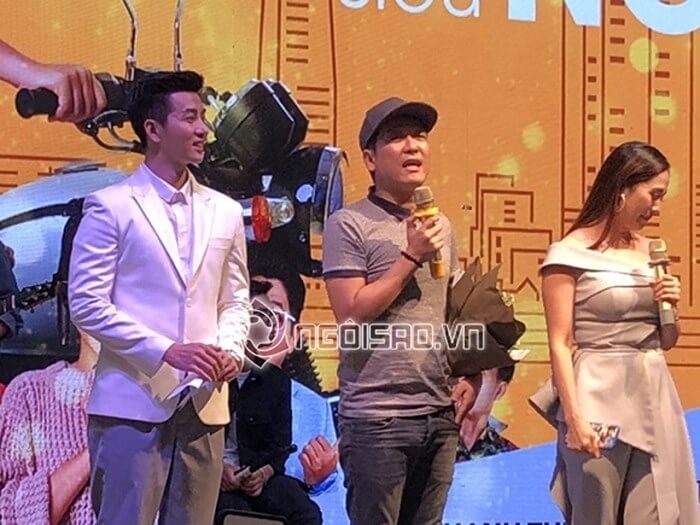 Giữa tin đồn chia tay: Nhã Phương vui vẻ du hí đất Thái, Trường Giang âm thầm truyền nước biển