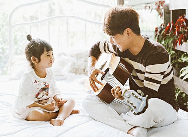 Cuộc sống "gà trống nuôi con" của chàng ca sĩ đơn thân Ưng Đại Vệ