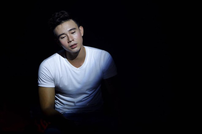 Điểm danh 5 sao Việt phải “bán mạng” chạy show để trả nợ cho gia đình