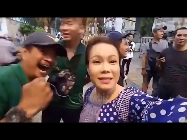 Mỹ Tâm,Trường Giang,Đàm Vĩnh Hưng,Tiến Luật...bật khóc khi U23 Việt Nam tiến vào chung kết